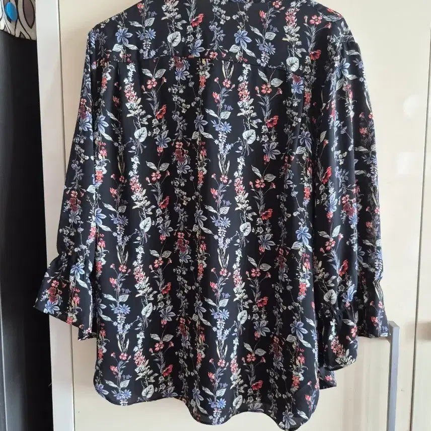 [BUNJANG] Black Floral Print Long Sleeve Blouse / 블랙 플라워 프린트 긴팔 블라우스