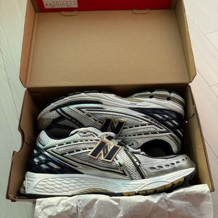 [BUNJANG] New Balance 1906R White Navy Gold Sneakers / [290] 뉴발란스 1906R 화이트 네이비골드 M1906RG