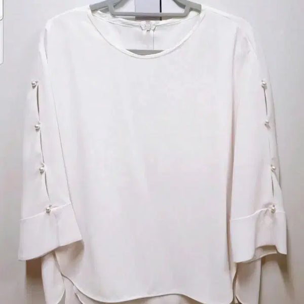 [BUNJANG] It Michaa Pearl Sleeve Blouse Size 66 / 잇미샤 진주소매 블라우스 66