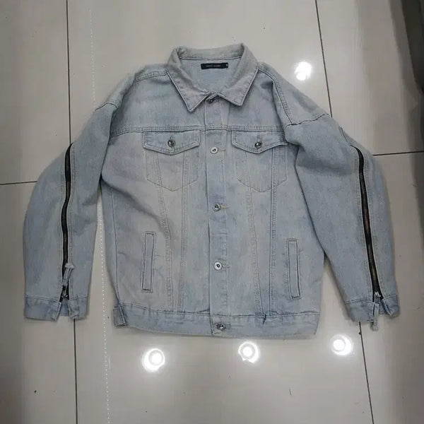 [BUNJANG] Vintage Light Wash Denim Jacket with Back Zipper and English Logo Accent / 약95사이즈 연청 청자켓 팔뒤지퍼장식 등 영어로고 포인트 빈티지 중고