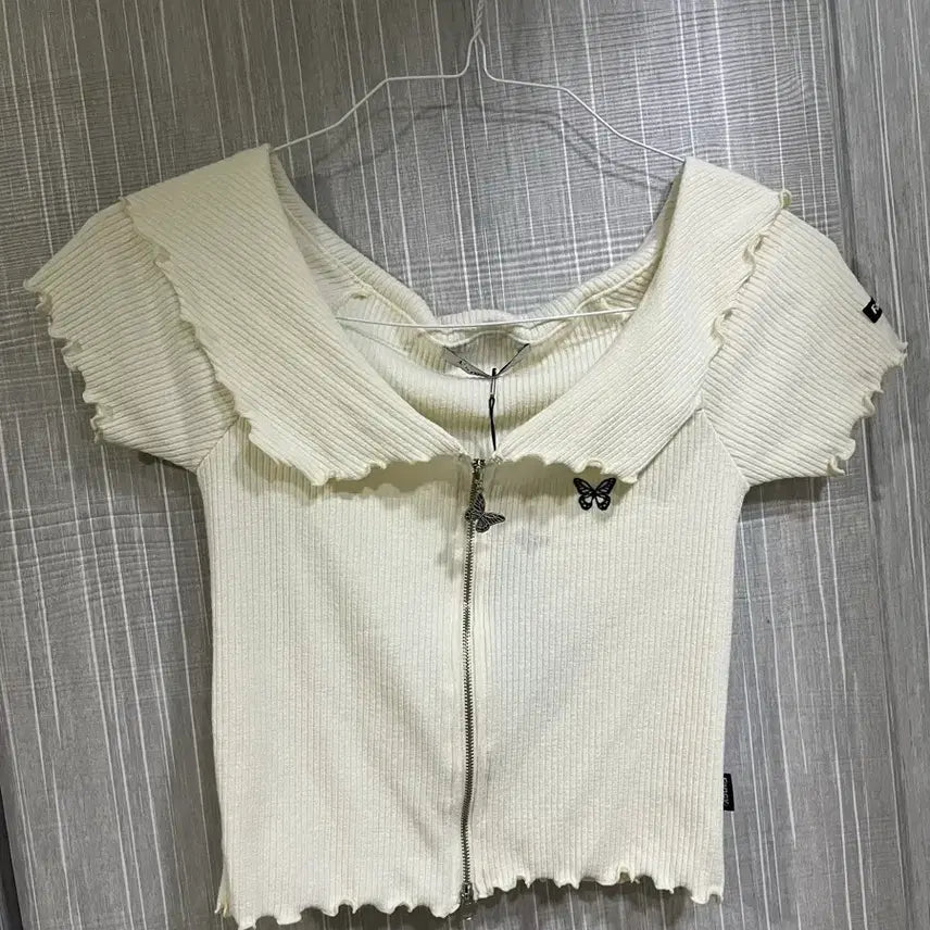 [BUNJANG] Fancy Club Ivory Off-the-Shoulder Top / (새상품)팬시클럽 아이보리 오프숄더