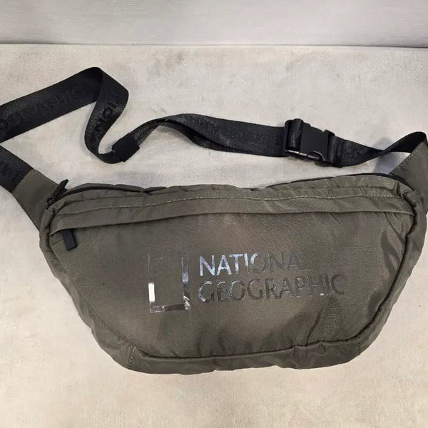 [BUNJANG] National Geographic Big Logo Body Bag Sling Bag Crossbody Bag / 거의새거) 내셔널지오그래픽 빅로고 바디백 슬링백 크로스백