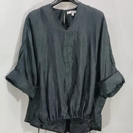 [BUNJANG] G STUDIO V-Neck Loose Fit Blouse / g스튜디오 브이넥 루즈핏 블라우스