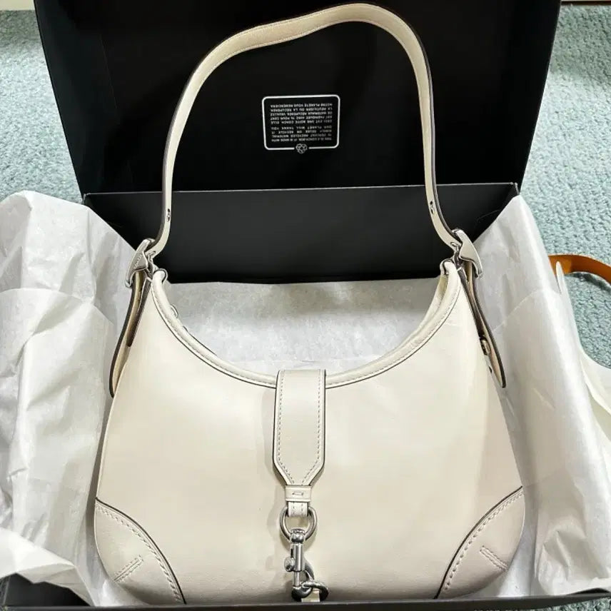[BUNJANG] Coach Crescent Hobo Bag / 코치 가방 크레센트 호보백