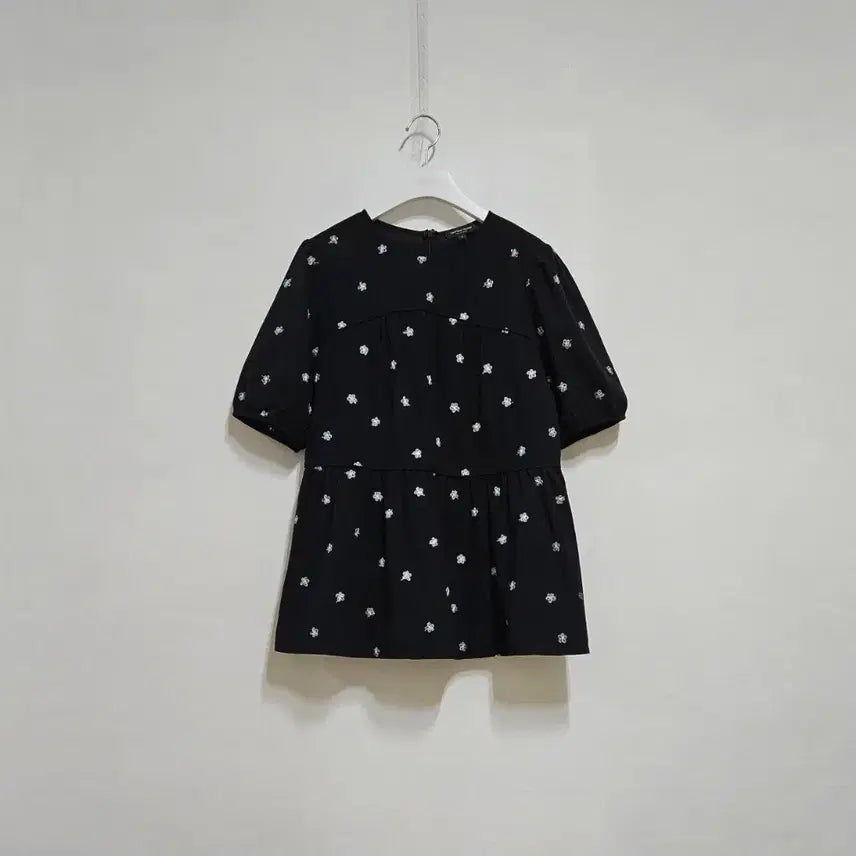 [BUNJANG] Thursday Island Floral Embroidered Blouse / 써스데이아일랜드25 꽃자수 블랏