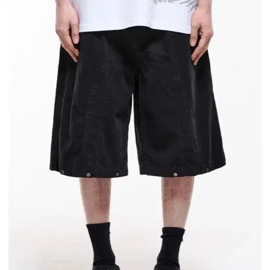 [BUNJANG] The Coldest Moment Rivet Bermuda Shorts / 더콜디스트모먼트 리벳 하프 버뮤다 팬츠