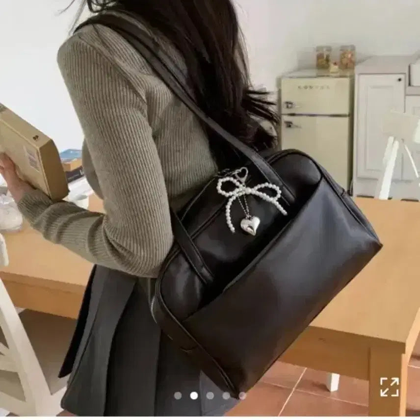 [BUNJANG] Over Leather Black Shoulder Bag / 대학생 가방