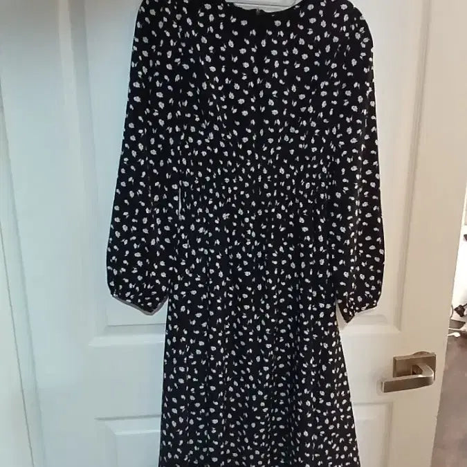[BUNJANG] Plastic Island Black Floral Long Dress / 플라스틱 아일랜드.블랙 잔꽃무늬 롱 원피스