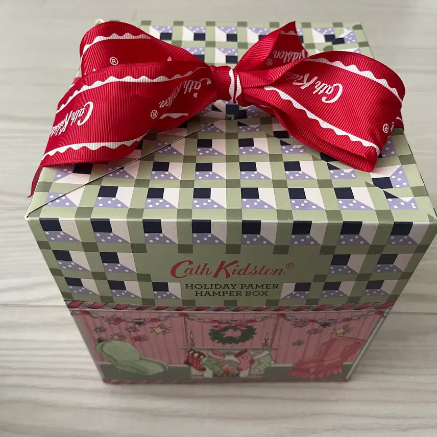 [BUNJANG] Cath Kidston Red Berry & Cedar Gift Set - Hand Cream, Body Lotion, Hand Balm, Scrub, Bath Salts / (새상품 캐스키드슨 선물 패키지 포장박스 세트 핸드크림 바디로션 핸드밤