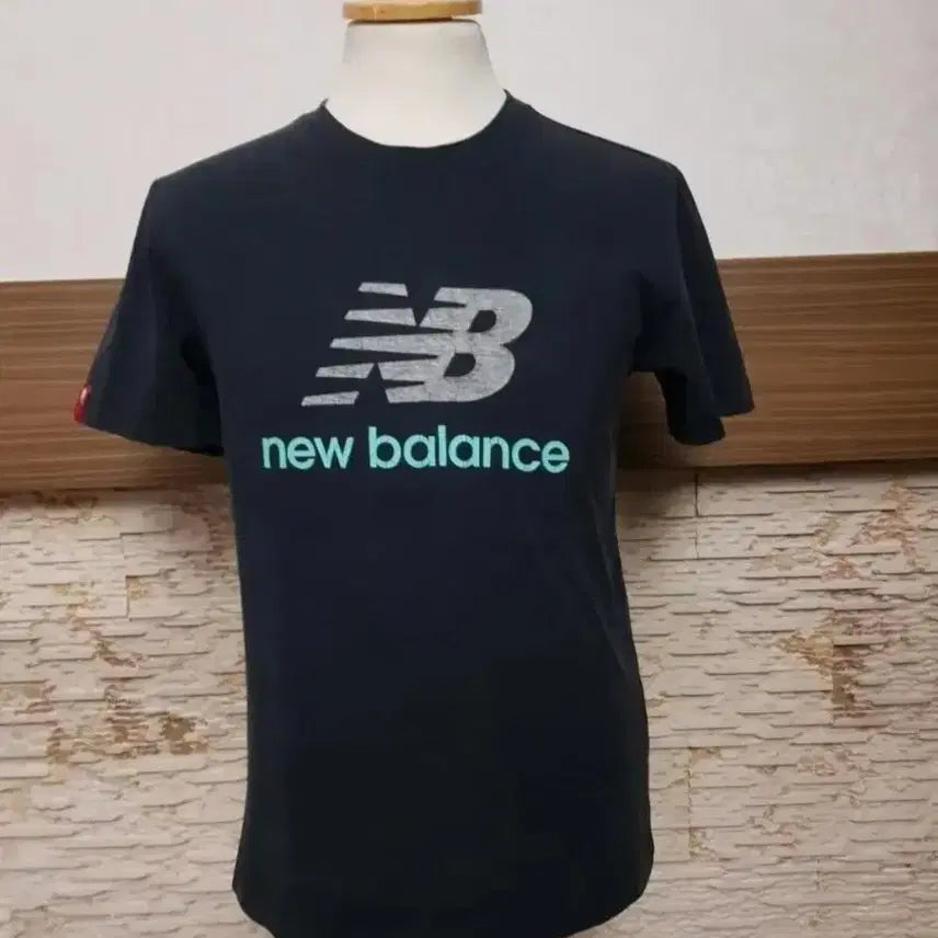 [BUNJANG] New Balance Navy Round T-Shirt (Size 95) / 라운드티셔츠(뉴발란스)