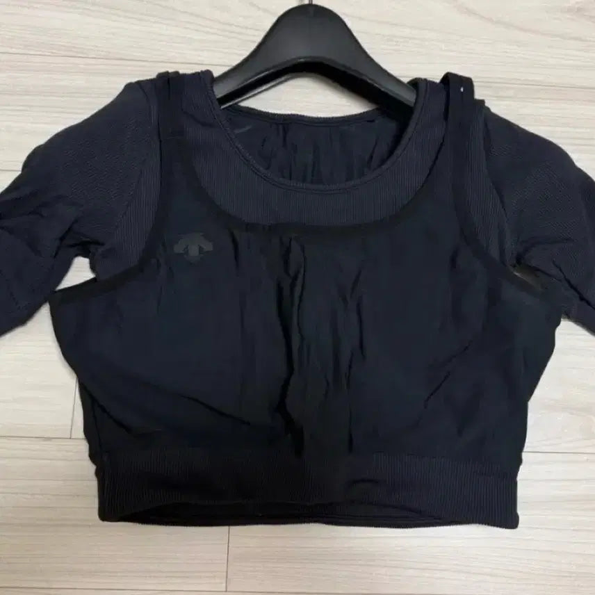 [BUNJANG] Descente Women's Sport Crop Top M Black / 데상트 여성 스포츠 크롭탑 M 블랙