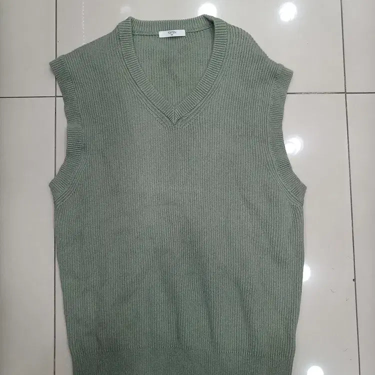 [BUNJANG] TOPTEN Khaki V-Neck Knit Vest (Size 105) / 탑텐 105사이즈 카키색 브이넥 니트 조끼 중고 가슴52총71어깨50