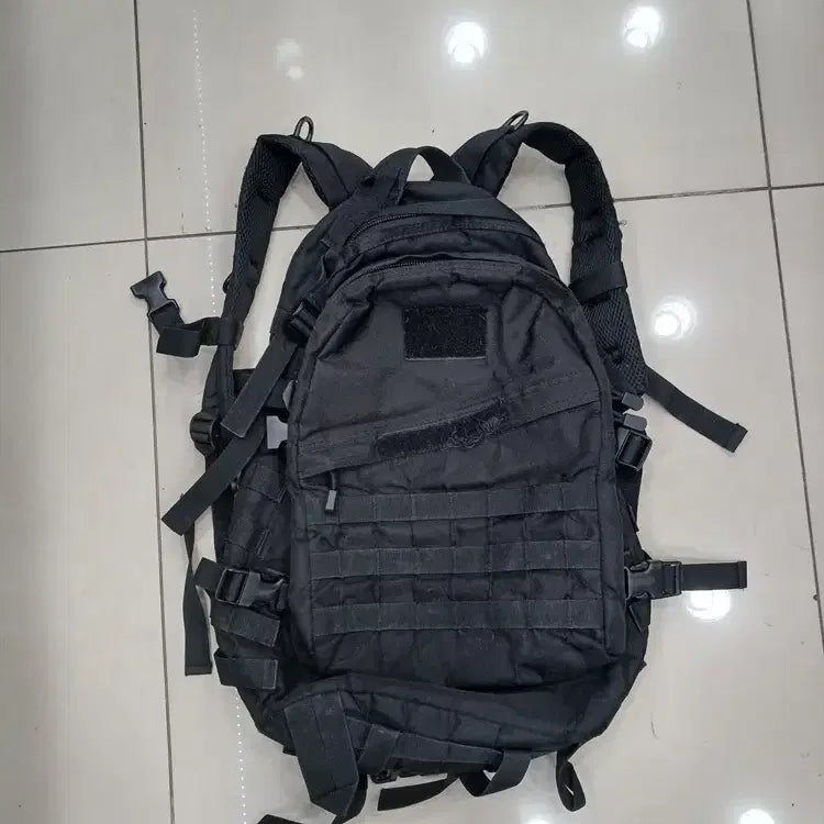 [BUNJANG] Vintage Black Backpack / 밀리터리 느낌 빈티지 검정색 백팩 중고 옆면버클1개없어요 가로32세로46