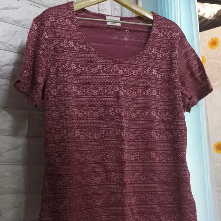 [BUNJANG] Burgundy Pattern T-Shirt / 버건디 패턴 티셔츠