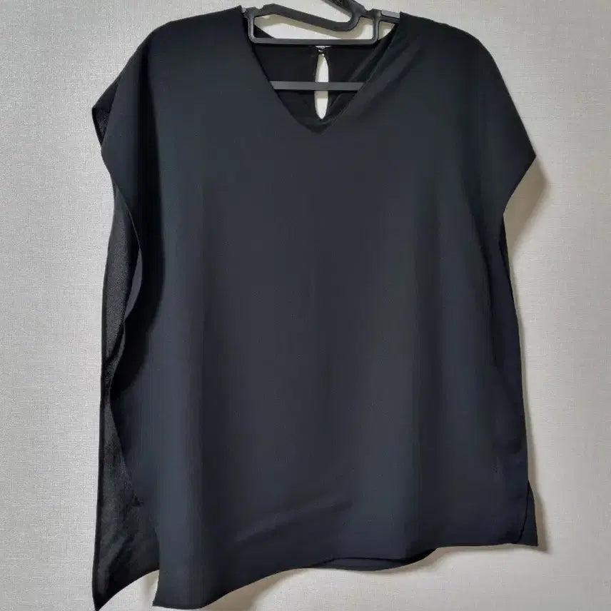 [BUNJANG] Chatelaine Cap Sleeveless Asymmetrical Blouse / 샤트렌 캡 나시 언발 블라우스 55.66