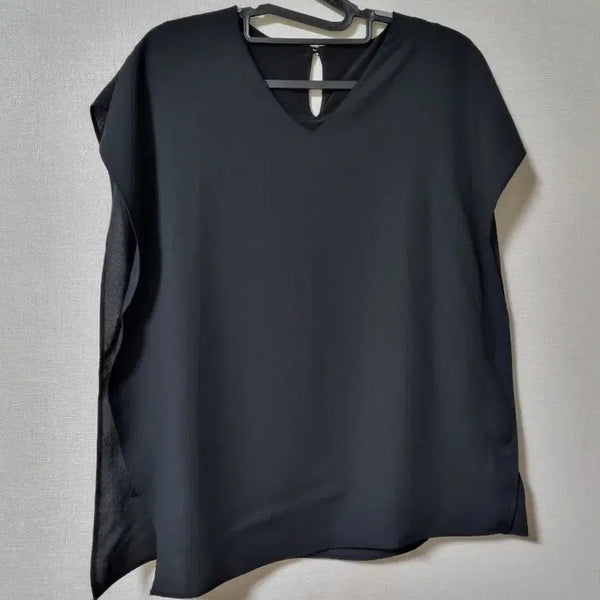 [BUNJANG] Chatelaine Cap Sleeveless Asymmetrical Blouse / 샤트렌 캡 나시 언발 블라우스 55.66