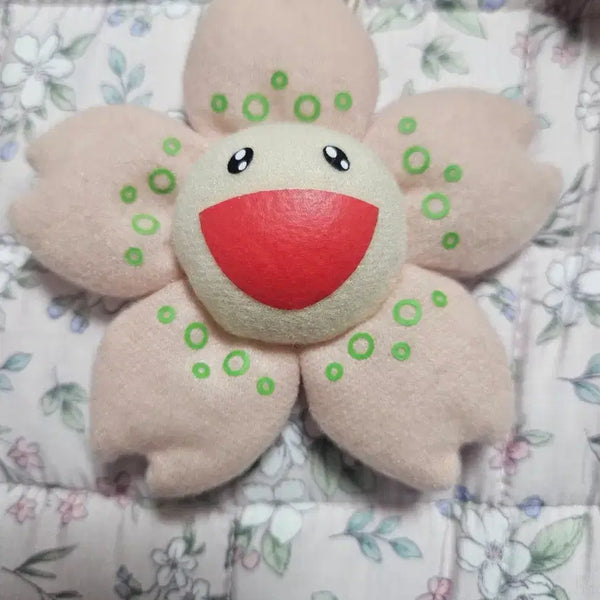 [BUNJANG] Takashi Murakami Kaikai Kiki Limited Edition Cherry Blossom Brooch Keychain / 무라카미 다카시 카이카이키키 한정판 벚꽃 브로치 키링