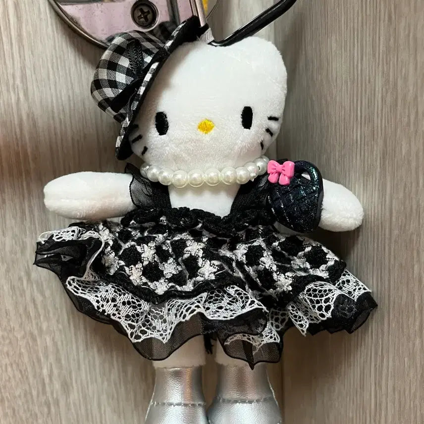 [BUNJANG] Hello Kitty Black Dress Keychain Doll / 헬로키티 인형 블랙 드레스 키링