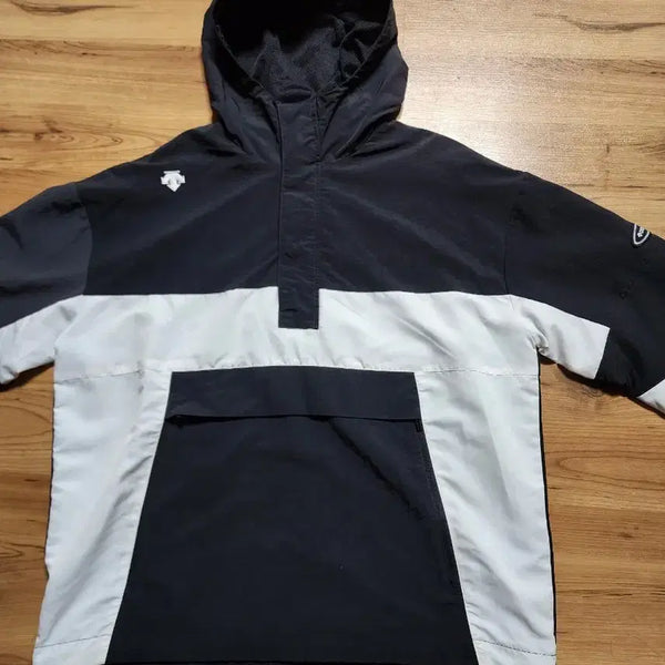 [BUNJANG] Descente Women's Anorak Windbreaker (Size 90) / 데상트여성아노락바람막이(90))