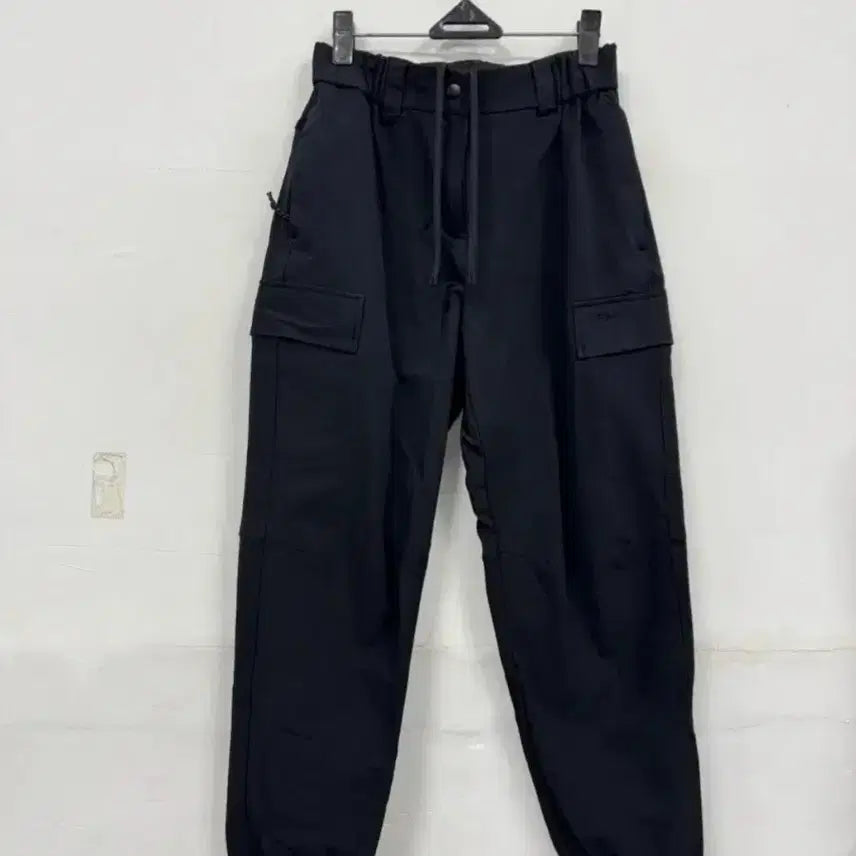 [BUNJANG] NEPA Black Cargo Jogger Pants / 네파 블랙 카고 조거팬츠