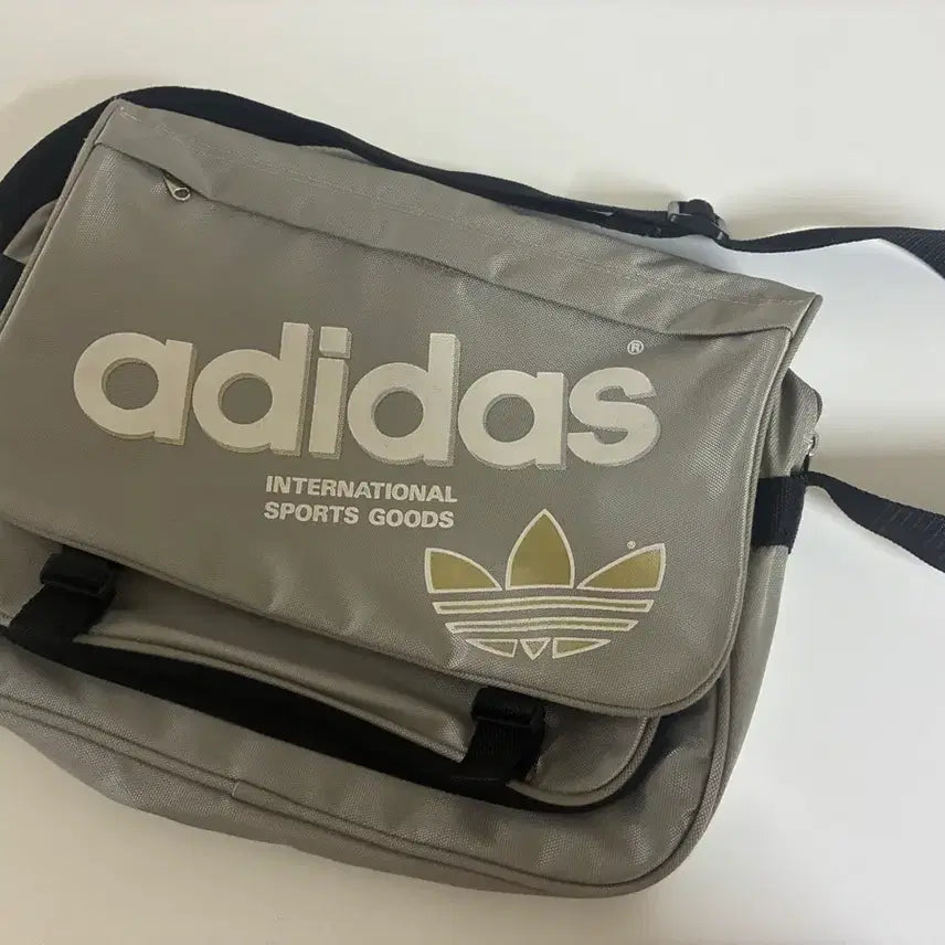 [BUNJANG] Adidas Old School Crossbody Bag / [아디다스]  빈티지 올드스쿨 크로스백
