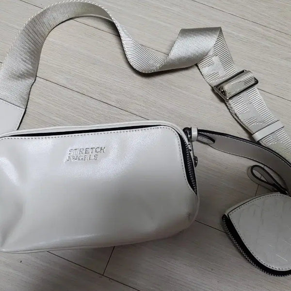 [BUNJANG] Stretch Angels White Cross Bag with Heart Pouch / 스트레치엔젤스 화이트 크로스백 (하트 파우치 포함) 상태매우좋음