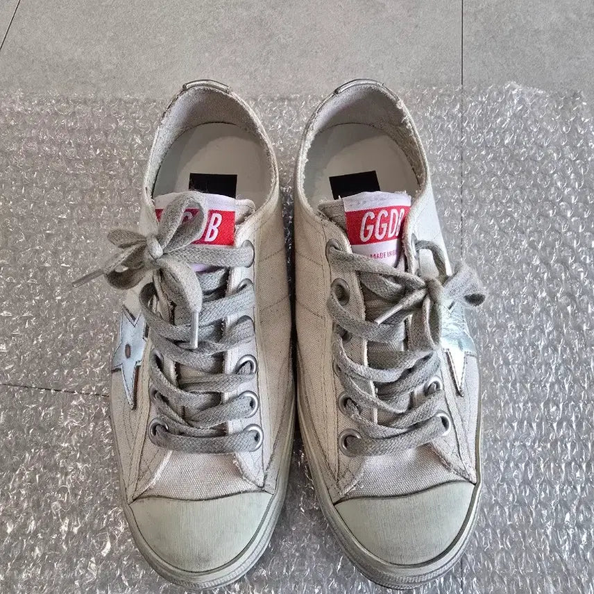 [BUNJANG] Golden Goose V-Star Canvas Sneakers / 골든구스 브이스타 35