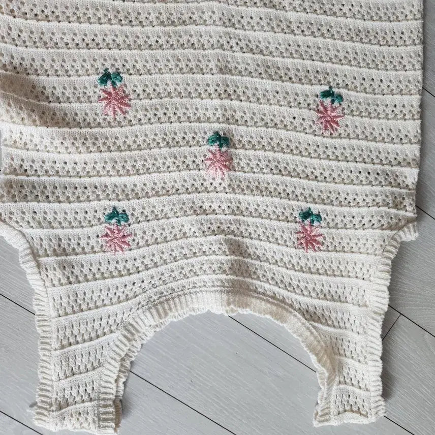 [BUNJANG] Flower Embroidery Knit Vest / 꽃자수 니트조끼