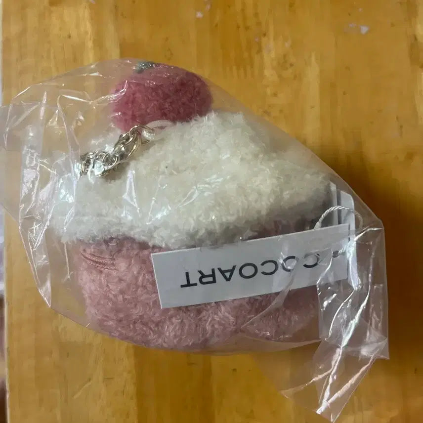 [BUNJANG] Miffy Cherry Cupcake Die-Cut Pouch Keychain / 미피 체리 컵케이크 다이컷 파우치 키링
