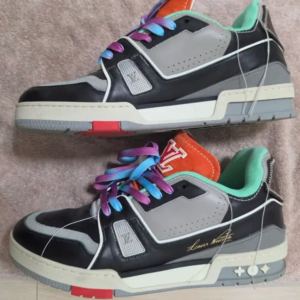 [BUNJANG] Louis Vuitton Sneakers Black Colorful Shoelaces Size 8 (265-270) / 루이비통 스니커즈 블랙 컬러풀 슈레이스 8시이즈 265-270사이즈