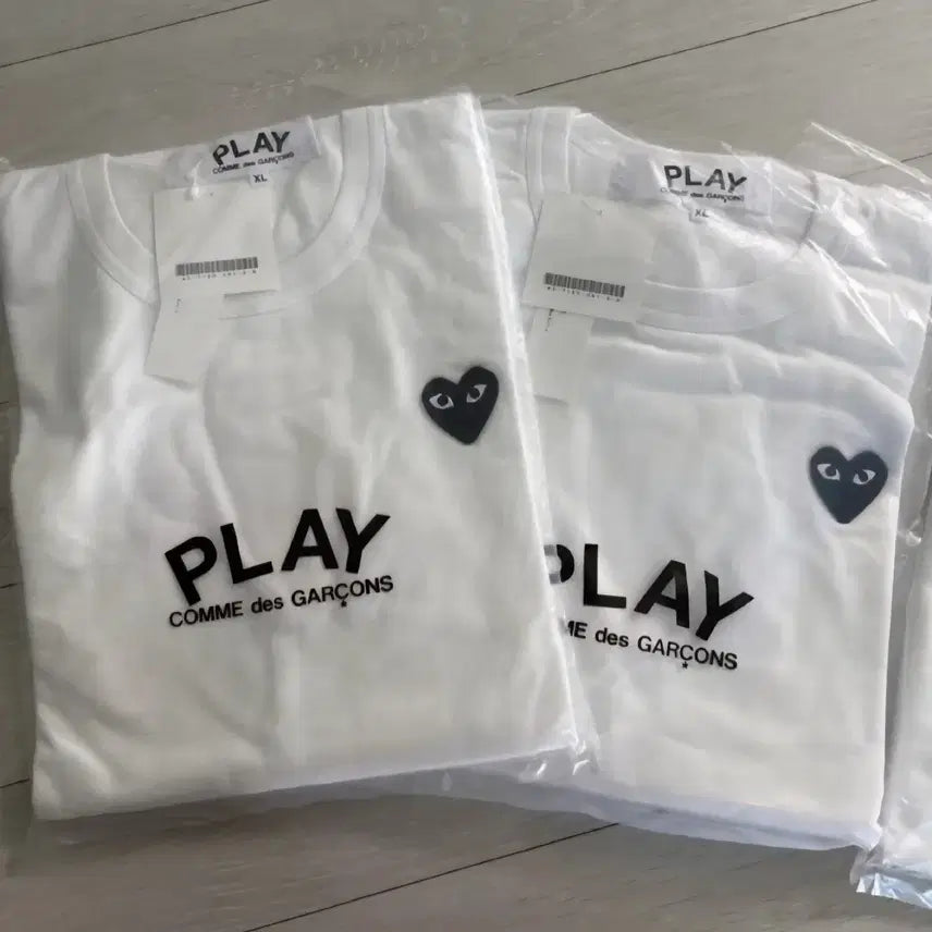 [BUNJANG] Comme des Garcons Black Heart Long Sleeve T-shirt White / 무료배송)꼼데가르송  하트블랙 와펜 롱슬리브 티셔츠 화이트