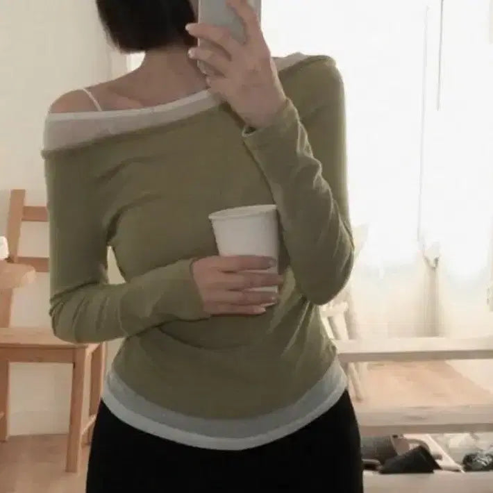 [BUNJANG] Layered One-Piece Off-Shoulder T-Shirt / 레이어드 일체형 오프숄더 티셔츠 새상품