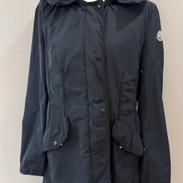 [BUNJANG] Moncler Women's Black Hooded Windbreaker Jacket / (백화점택)몽클레어 여성 블랙 후드 바람막이