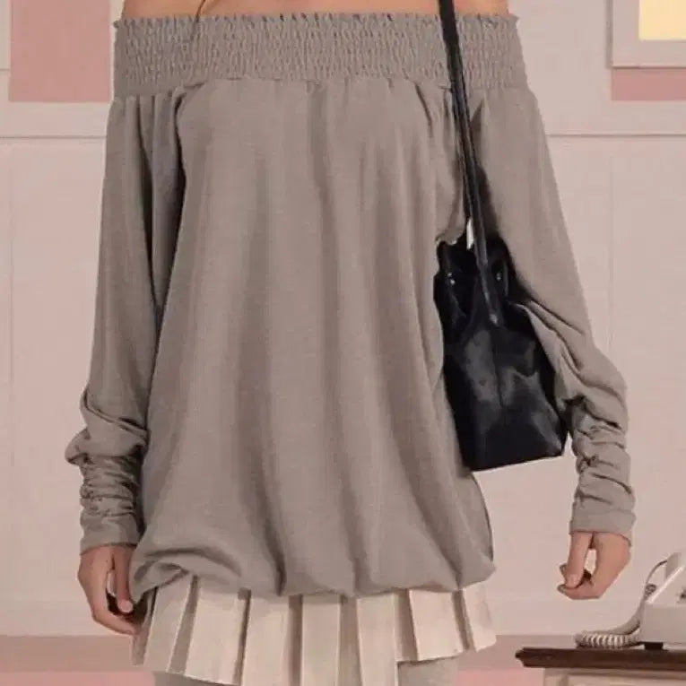 [BUNJANG] Three Times Bell Shirring Off-Shoulder Long-Sleeve Top Gray / 오프숄더 긴팔 티셔츠 회색 쓰리타임즈 벨 셔링 탑