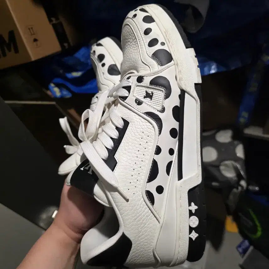 [BUNJANG] Louis Vuitton Kusama Yayoi Collaboration Trainer Men's Shoes / 루이비통 쿠사마야요이 콜라보 트레이너 남자신잘