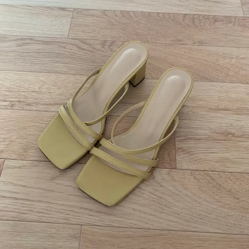 [BUNJANG] Ssappun Strap Mule Heeled Shoes 245 / 사뿐 스트랩 뮬 슬리퍼힐 245