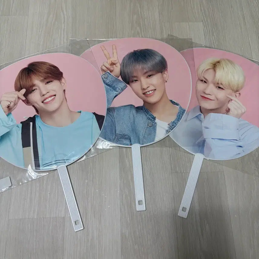 [BUNJANG] SEVENTEEN Fan Meeting Bundle Set Fan Meeting Uchiwa Pink Uchiwa / 세븐틴 일괄 팬미팅 우치와 핑치와 양도 합니다!