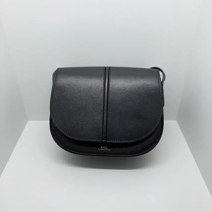 [BUNJANG] A.P.C. Saffiano Betty Bag PXBJQ F61179 LZZ / [아페쎄] 사피아노 베티백 PXBJQ F61179 LZZ / A급