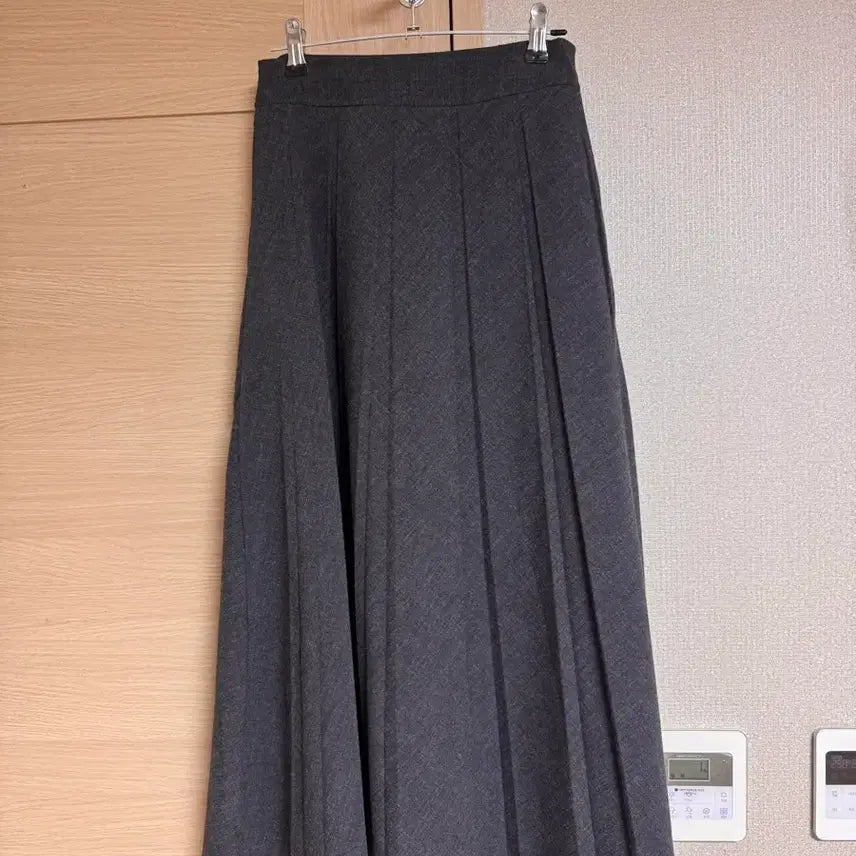 [BUNJANG] Eunoia Pleated Long Skirt (Dark Gray, Size S) / 유노이아 플리츠 롱스커트 S