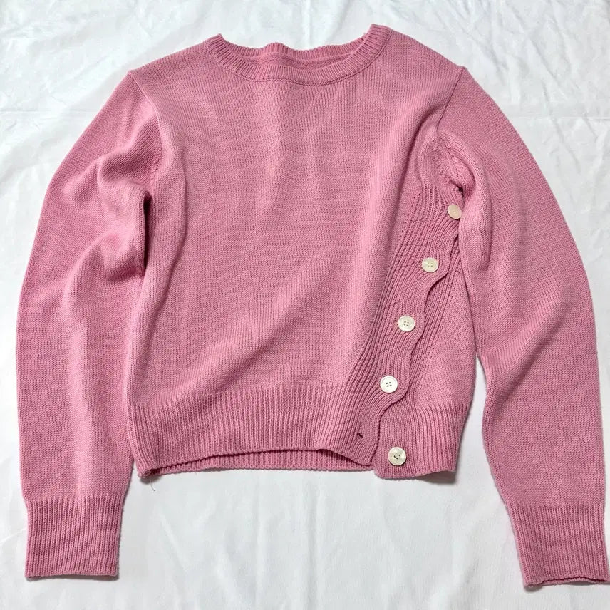 [BUNJANG] Side Slit Diagonal Button Knit / 사이드 슬릿 사선 버튼 단추 니트
