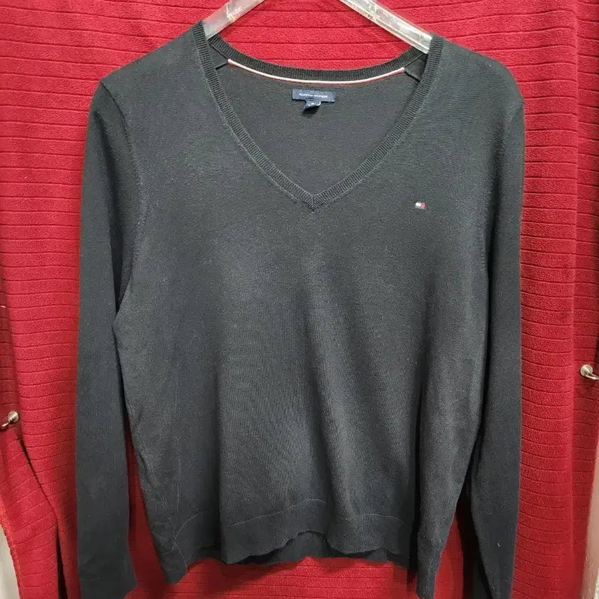 [BUNJANG] Tommy Hilfiger Black V-Neck Knit Sweater / 타미힐피거 블랙 V넥 니트