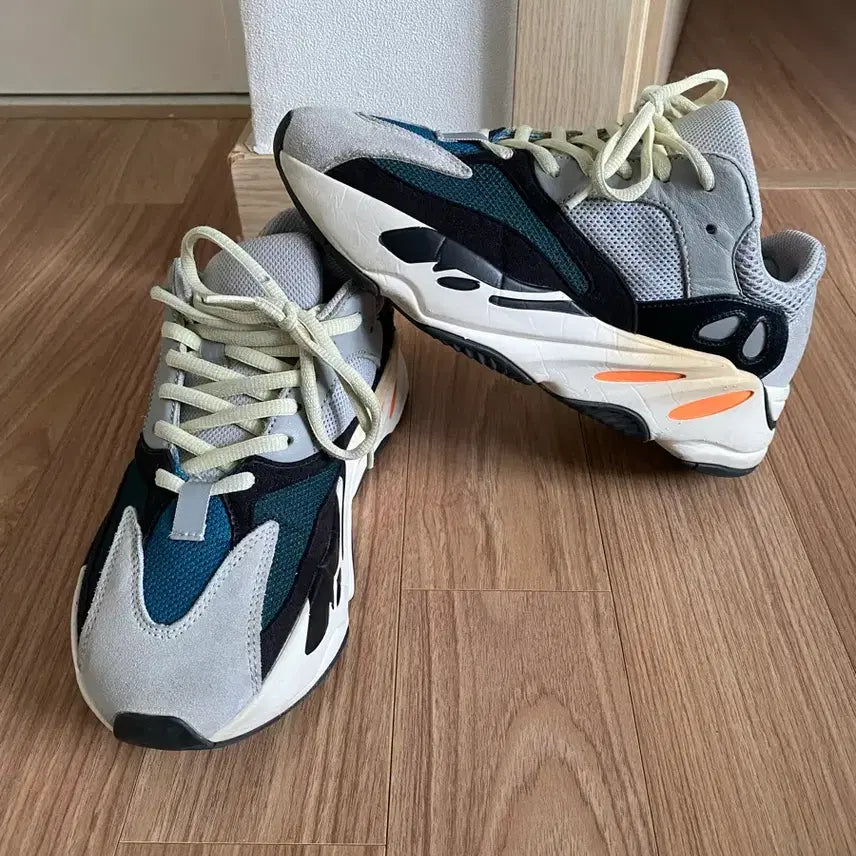 [BUNJANG] Adidas Yeezy 700 Wave Runner (Size 255) / 이지 700 웨이브러너(255)