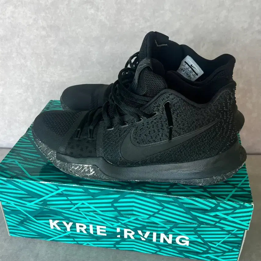 [BUNJANG] Nike Kyrie 3 Basketball Shoes / 카이리 3 270