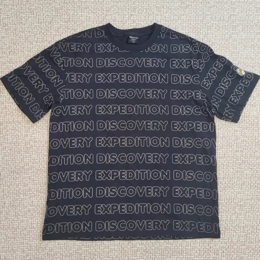 [BUNJANG] Discovery Expedition All-Over Logo Short-Sleeve T-Shirt Size 95 / 디스커버리 익스페디션 올오버 로고 반팔티 95