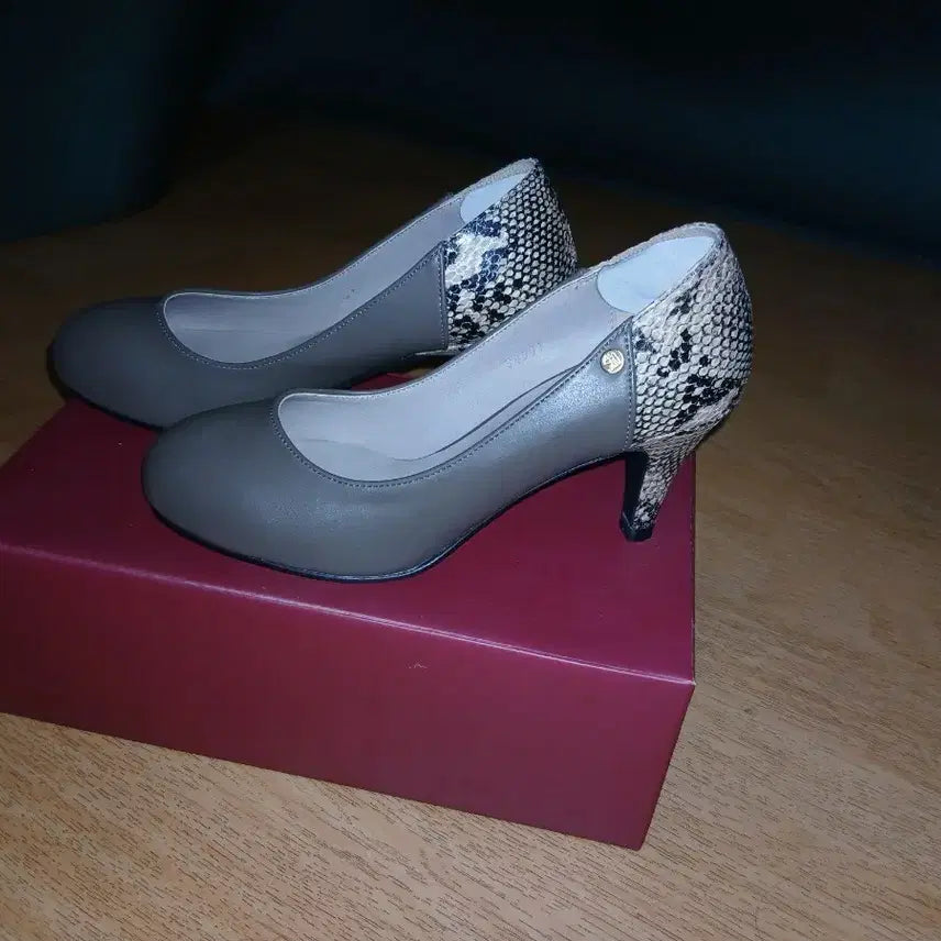 [BUNJANG] stiukorea Women's Snake-skin Pointed Pumps 230 - New / stiukorea 여성 펌프스힐구두 뱀피 포인트 230 새상품