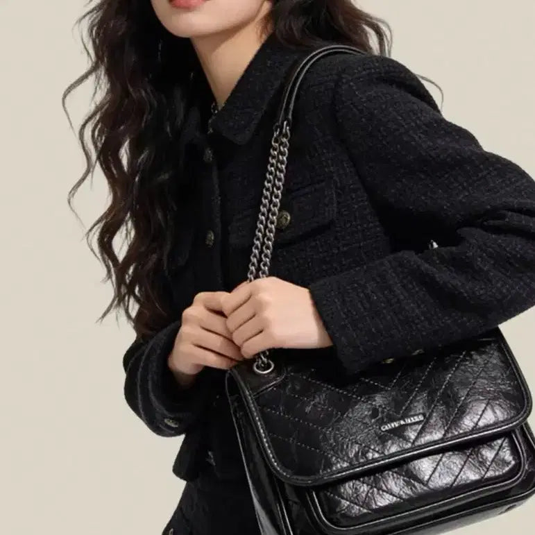[BUNJANG] Black Quilted Shoulder Bag with Chain Detail / 블랙 숄더백 체인백 새상품