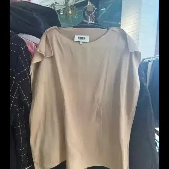 [BUNJANG] MM6 Maison Margiela Logo T-Shirt Beige / MM6 메종 마르지엘라 반팔 티셔츠 베이지