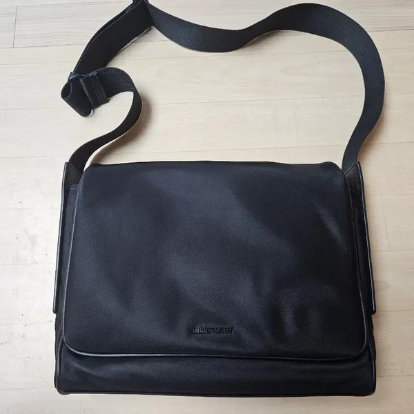 [BUNJANG] Jill Stuart Unisex "Bullion" Black Messenger Bag Crossbody Bag / 질스튜어트 남녀공용 블리언 블랙 메신저백 크로스백