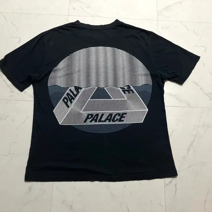 [BUNJANG] Palace 16FW Tri-Curtain T-Shirt Black L / 팔라스 16FW 트라이커튼 반팔티 블랙 105-110 L