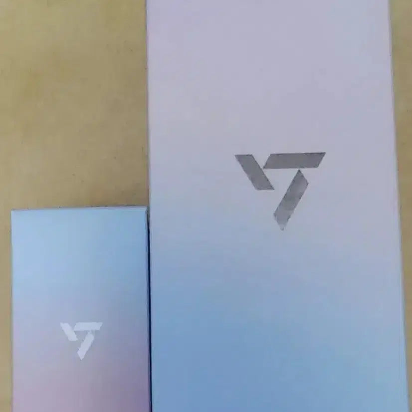 [BUNJANG] SEVENTEEN Official Lightstick, Keyring, and Mini-Tin Sticker Bundle Set / 세븐틴 응원봉&키링&미니틴 스티커